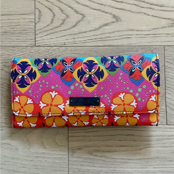Vera Bradley Rio Stripe Multi-Color Vinyl Trifold Wallet Card Holder Organizer - Picture 1 of 4
